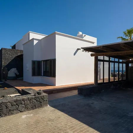 Villa Costa Roja Con Vistas Al Mar, Piscinas, Jacuzzi, Mini Golf Y Pádel En Montaña Roja Playa Blanca (Lanzarote)