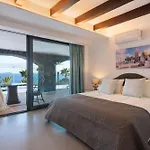 Villa Costa Roja Con Vistas Al Mar, Piscinas, Jacuzzi, Mini Golf Y Padel En Montana Roja Playa Blanca (Lanzarote)