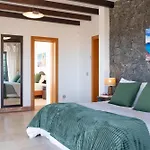 Costa Roja Con Vistas Al Mar, Piscinas, Jacuzzi, Mini Golf Y Padel En Montana Roja Villa Playa Blanca (Lanzarote)