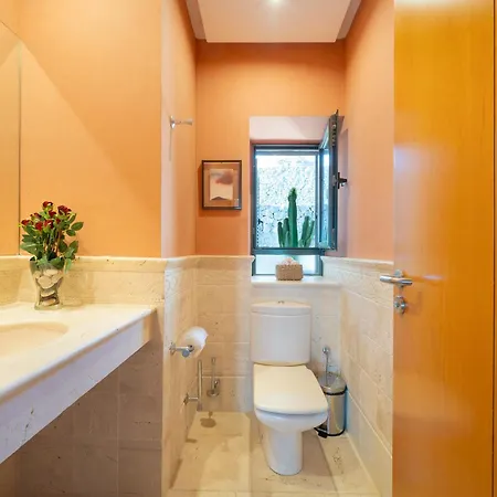 Villa Costa Roja Con Vistas Al Mar, Piscinas, Jacuzzi, Mini Golf Y Padel En Montana Roja Playa Blanca