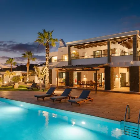 Costa Roja Con Vistas Al Mar, Piscinas, Jacuzzi, Mini Golf Y Padel En Montana Roja Villa Playa Blanca