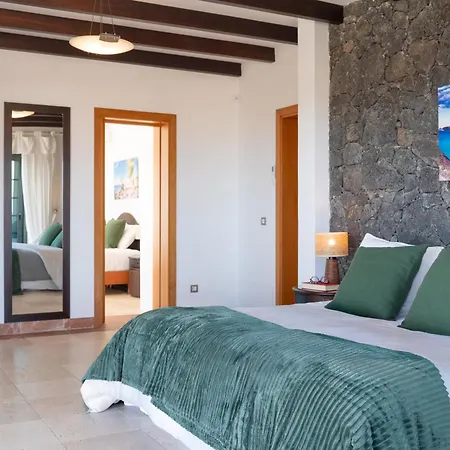 Costa Roja Con Vistas Al Mar, Piscinas, Jacuzzi, Mini Golf Y Padel En Montana Roja Villa Playa Blanca (Lanzarote)