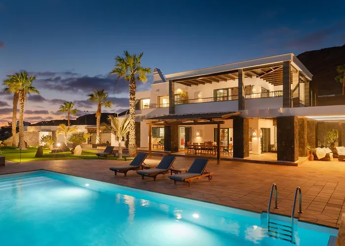 Costa Roja Con Vistas Al Mar, Piscinas, Jacuzzi, Mini Golf Y Padel En Montana Roja Villa Playa Blanca (Lanzarote)