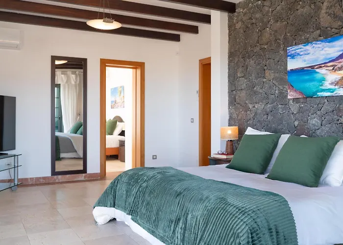 Costa Roja Con Vistas Al Mar, Piscinas, Jacuzzi, Mini Golf Y Padel En Montana Roja Villa Playa Blanca (Lanzarote)
