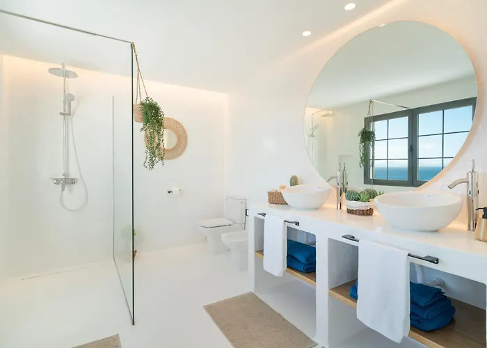 Costa Roja Con Vistas Al Mar, Piscinas, Jacuzzi, Mini Golf Y Padel En Montana Roja Playa Blanca (Lanzarote)