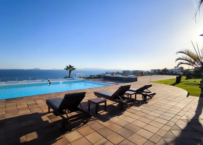 Villa Costa Roja Con Vistas Al Mar, Piscinas, Jacuzzi, Mini Golf Y Padel En Montana Roja *