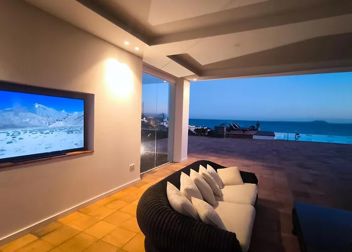 Villa Costa Roja Con Vistas Al Mar, Piscinas, Jacuzzi, Mini Golf Y Padel En Montana Roja *