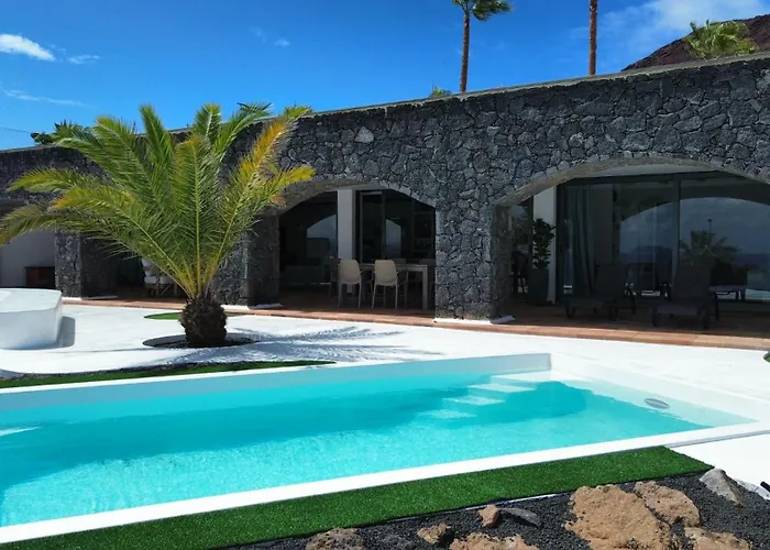 Costa Roja Con Vistas Al Mar, Piscinas, Jacuzzi, Mini Golf Y Padel En Montana Roja Villa Playa Blanca (Lanzarote)